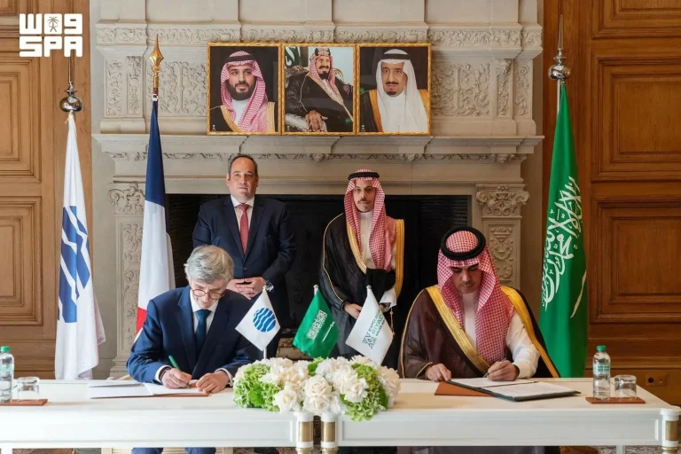 فرنسا أول دولة توقع عقد مشاركتها في إكسبو 2030 الرياض