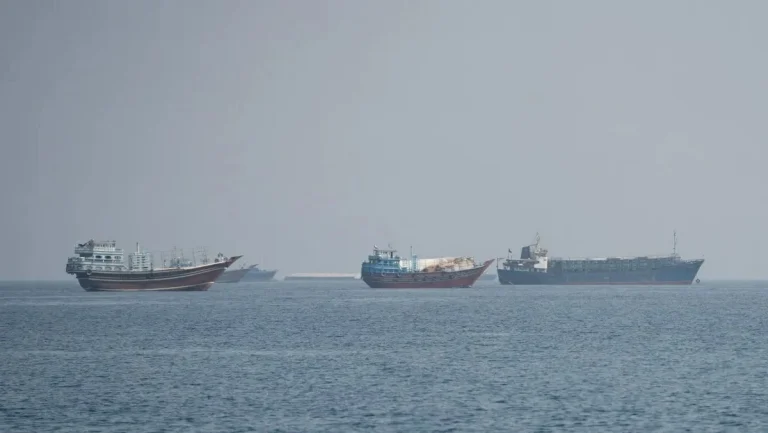 إيران تعلن اتفاقاً مع عمان على مسار مؤقت في مضيق هرمز إيران تعلن اتفاقاً مع عمان على مسار مؤقت في مضيق هرمز