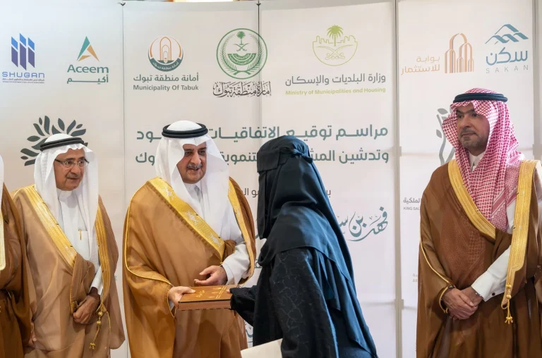 أمير تبوك يدشن مشروعات تبوك التنموية بـ2.3 مليار ريال أمير تبوك يدشن مشروعات تبوك التنموية بـ2.3 مليار ريال