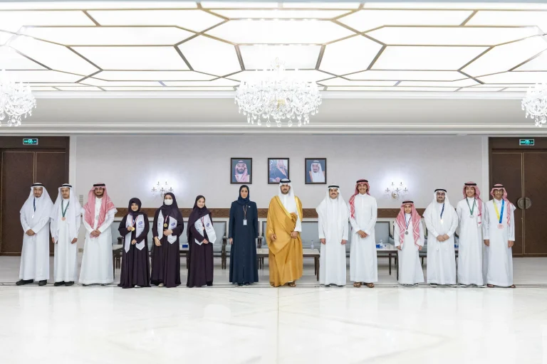 نائب أمير الشرقية يهنئ الطلاب الفائزين بجوائز دولية نائب أمير الشرقية يهنئ الطلاب الفائزين بجوائز دولية
