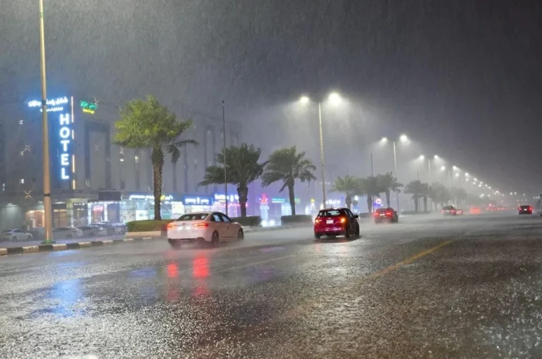 إنذار أحمر بمكة وتنبيهات مطرية من المركز الوطني للأرصاد إنذار أحمر بمكة وتنبيهات مطرية من المركز الوطني للأرصاد