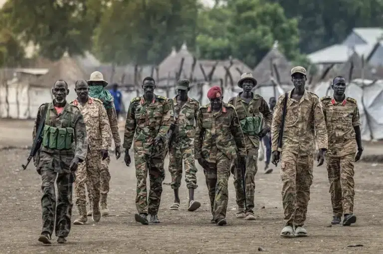 الجيش السوداني يدفع بتعزيزات عسكرية إلى إقليم النيل الأزرق الجيش السوداني يدفع بتعزيزات عسكرية إلى إقليم النيل الأزرق