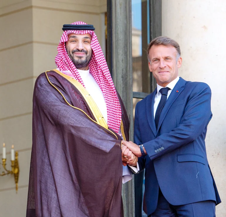 العلاقات السعودية الفرنسية: محادثات استراتيجية لولي العهد وماكرون