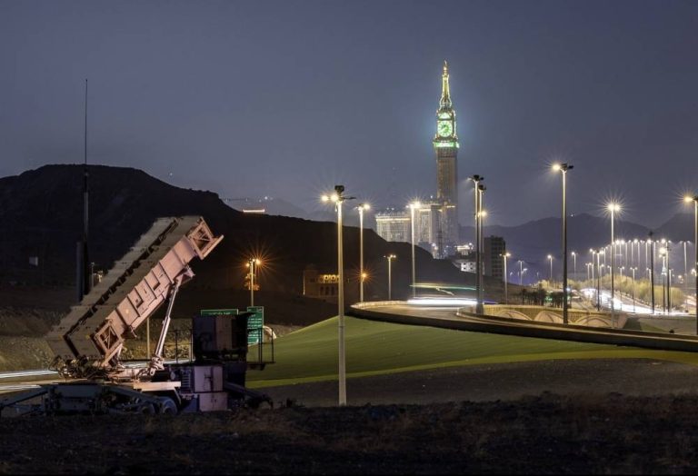 الدفاع الجوي السعودي يحبط محاولات استهداف مكة المكرمة الدفاع الجوي السعودي يحبط محاولات استهداف مكة المكرمة