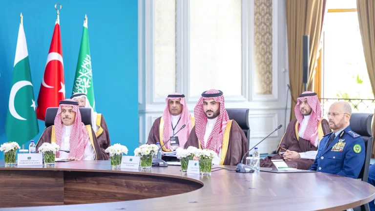 تأسيس حلف مكة الدفاعي بمشاركة السعودية وتركيا وباكستان