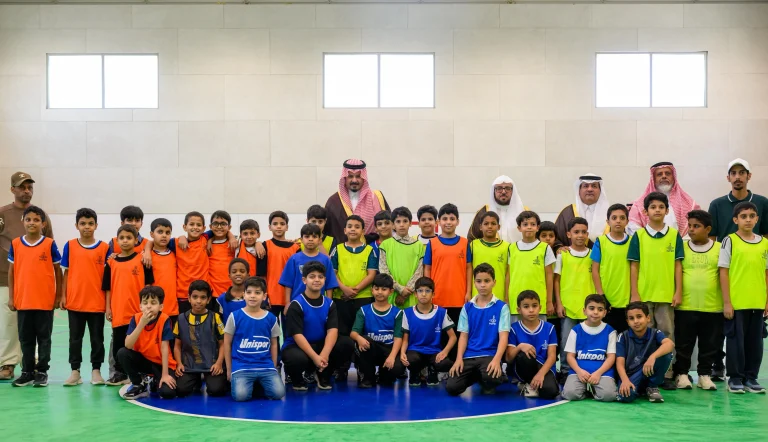 أمير المدينة المنورة يشارك الطلاب انطلاق العام الدراسي الجديد أمير المدينة المنورة يشارك الطلاب انطلاق العام الدراسي الجديد