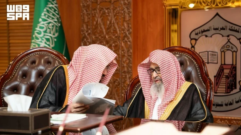مفتي المملكة يرأس اجتماع اللجنة الدائمة للفتوى بالرياض مفتي المملكة يرأس اجتماع اللجنة الدائمة للفتوى بالرياض