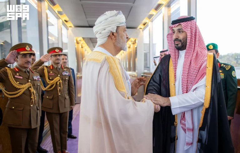 ولي العهد يودع سلطان عمان بعد لقاء بحث العلاقات الثنائية ولي العهد يودع سلطان عمان بعد لقاء بحث العلاقات الثنائية