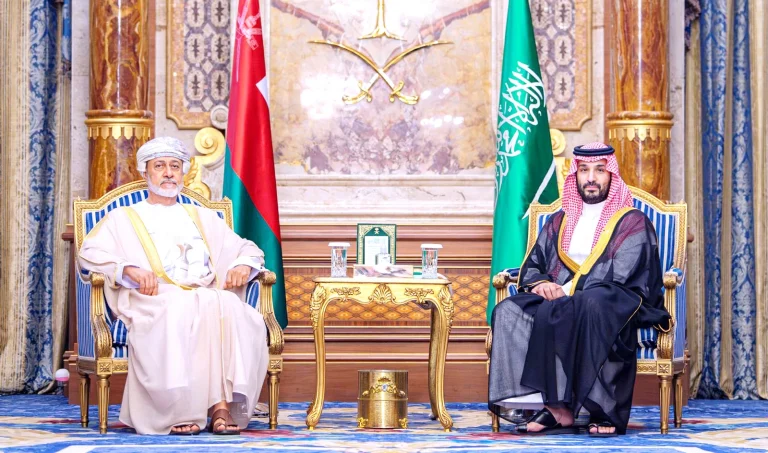 ولي العهد يبحث مع سلطان عُمان تعزيز التعاون وتطورات المنطقة ولي العهد يبحث مع سلطان عُمان تعزيز التعاون وتطورات المنطقة