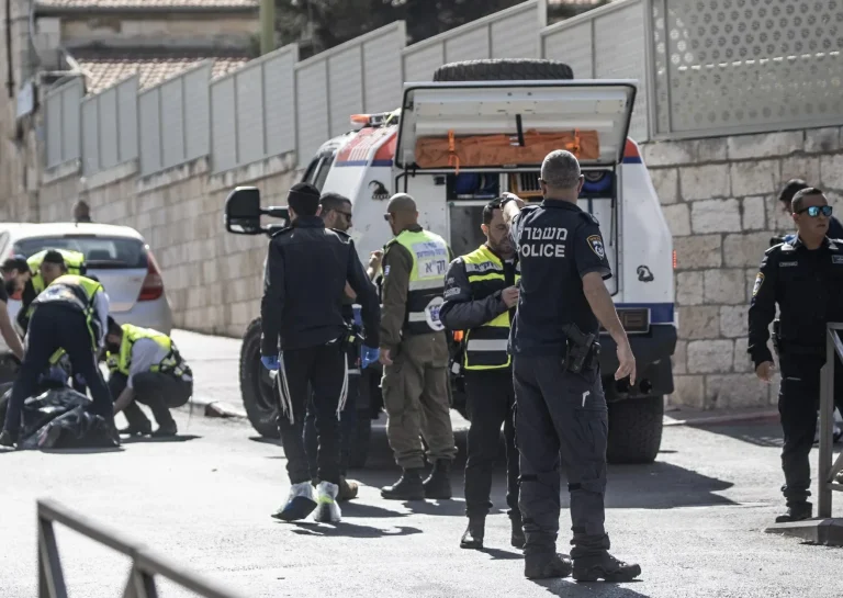 الاحتلال الإسرائيلي يقتل فلسطينيين في القدس وغزة الاحتلال الإسرائيلي يقتل فلسطينيين في القدس وغزة