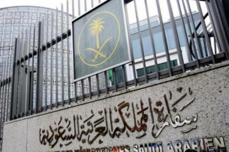 السفارة السعودية في إندونيسيا تحذر من الرماد البركاني السفارة السعودية في إندونيسيا تحذر من الرماد البركاني
