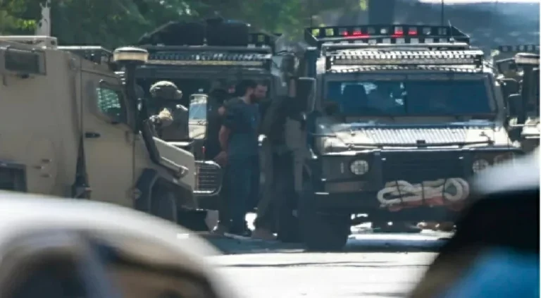 الاحتلال يهدم منشآت ويعتقل 21 فلسطينياً في الضفة الغربية