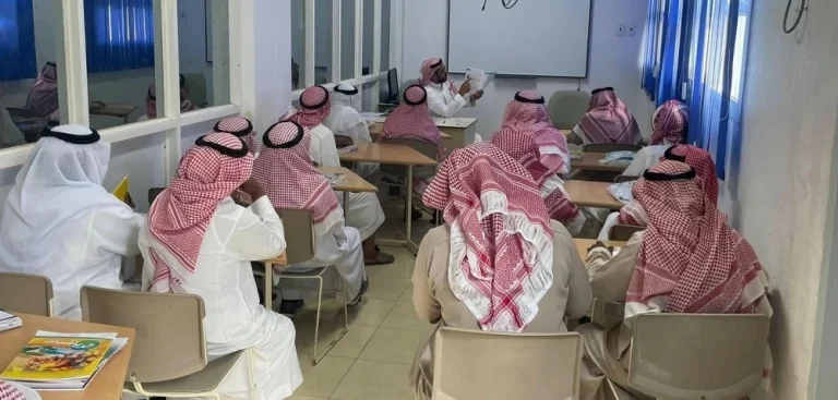 محو الأمية في السعودية: معدل القراءة لدى الكبار يرتفع لـ 98% محو الأمية في السعودية: معدل القراءة لدى الكبار يرتفع لـ 98%