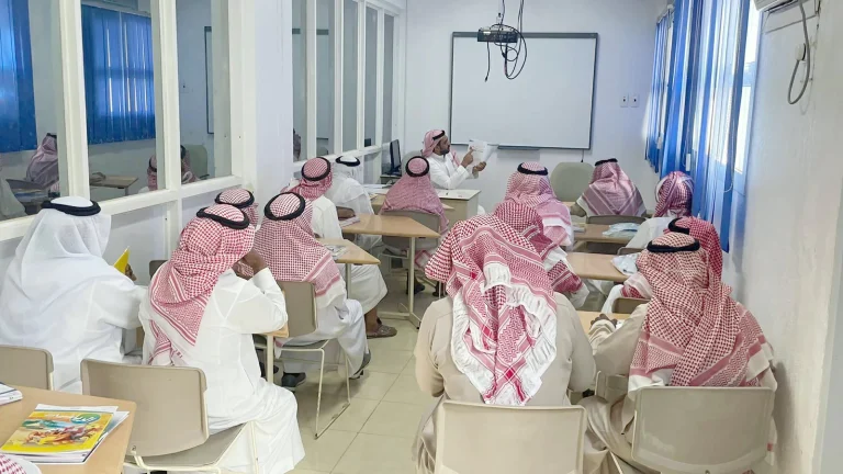 محو الأمية في السعودية.. ارتفاع معدل القراءة للكبار إلى 98%