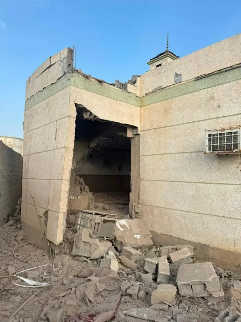 استهداف المساجد.. مقذوف حوثي يصيب شخصين بجازان استهداف المساجد.. مقذوف حوثي يصيب شخصين بجازان