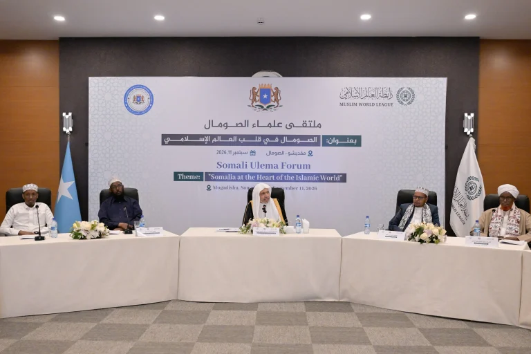 العيسى يلتقي كبار علماء الصومال لبحث مواجهة التطرف العيسى يلتقي كبار علماء الصومال لبحث مواجهة التطرف