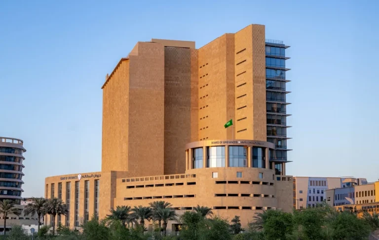 ديوان المظالم يناقش فرص الذكاء الاصطناعي وضوابطه القانونية