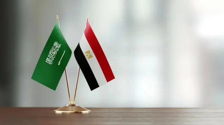 مصر تدين هجمات الحوثيين وتؤكد: أمن السعودية ومصر مترابط