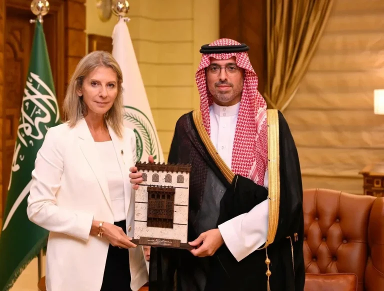 محافظ جدة يستقبل سفيرة الجمهورية الهيلينية لدى المملكة محافظ جدة يستقبل سفيرة الجمهورية الهيلينية لدى المملكة