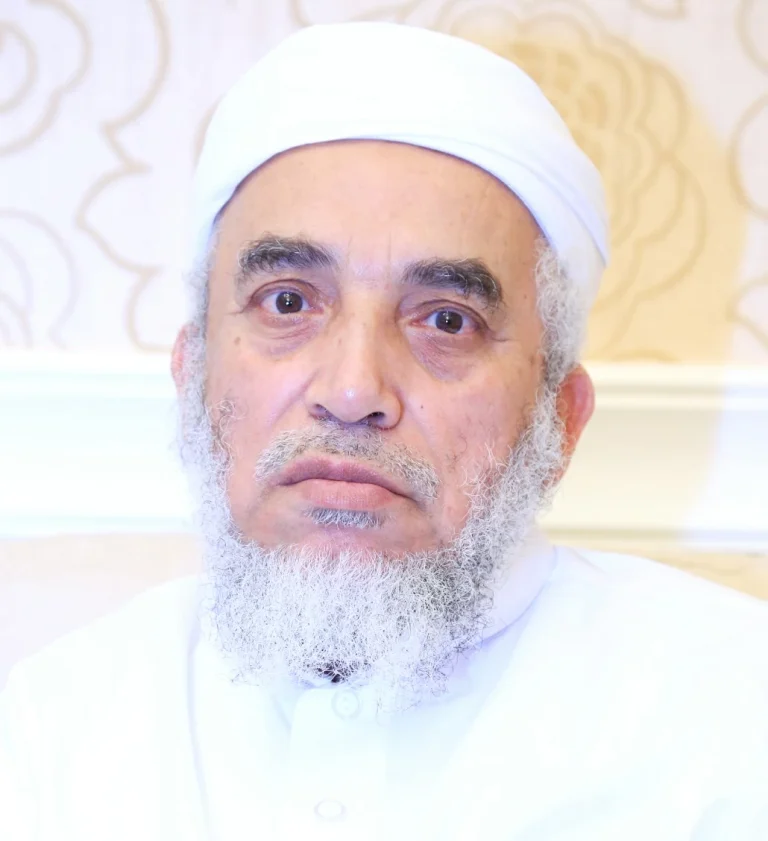 علماء اليمن: استهداف مكة دليل على عداوة الحوثي للإسلام