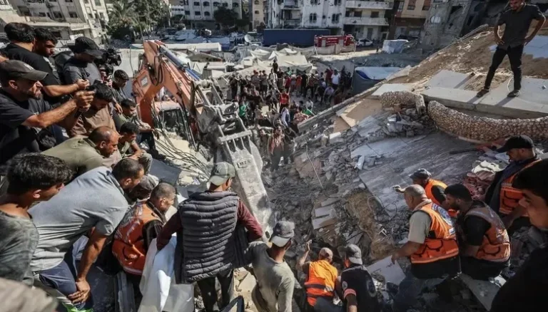 مصرع 20 فلسطينياً في حادثة انهيار مبنى في غزة
