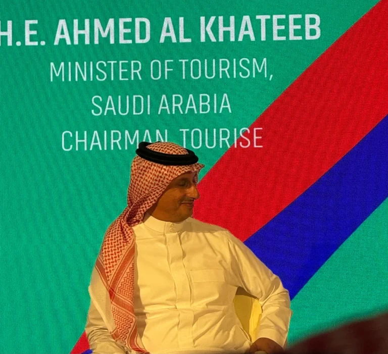 قطاع السياحة في السعودية يتجاوز مستهدف 100 مليون سائح قطاع السياحة في السعودية يتجاوز مستهدف 100 مليون سائح