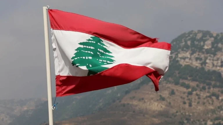 لبنان يدين محاولة استهداف مكة ويؤكد تضامنه مع السعودية