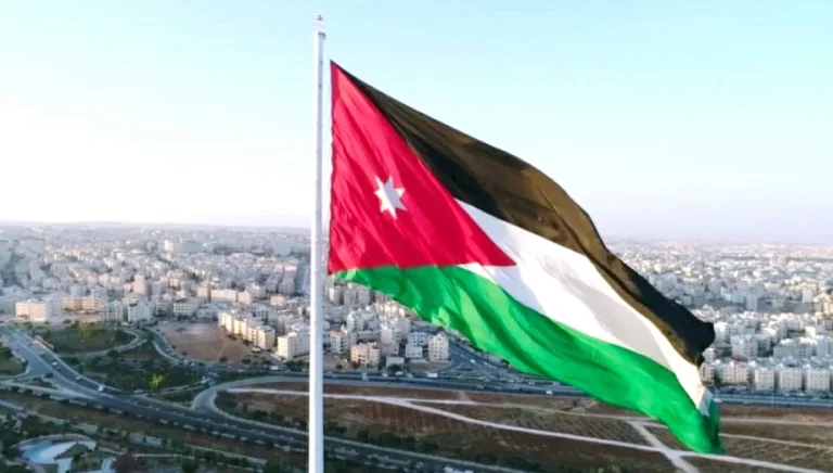 الأردن يدين محاولة استهداف مكة بطائرة مسيرة حوثية الأردن يدين محاولة استهداف مكة بطائرة مسيرة حوثية