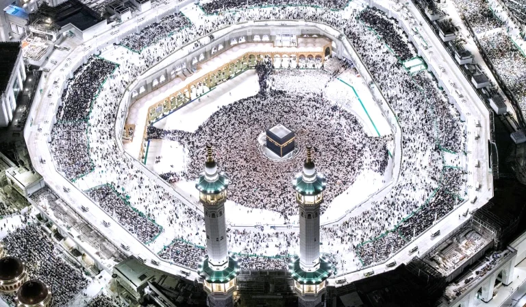السعودية تدين محاولة استهداف مكة المكرمة بطائرة مسيرة السعودية تدين محاولة استهداف مكة المكرمة بطائرة مسيرة