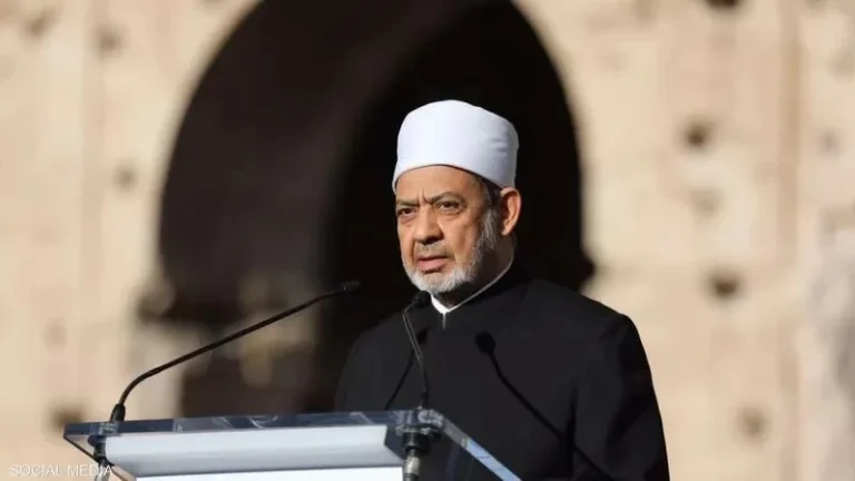 الأزهر يدين محاولة استهداف مكة المكرمة ويصفها بالجريمة الأزهر يدين محاولة استهداف مكة المكرمة ويصفها بالجريمة