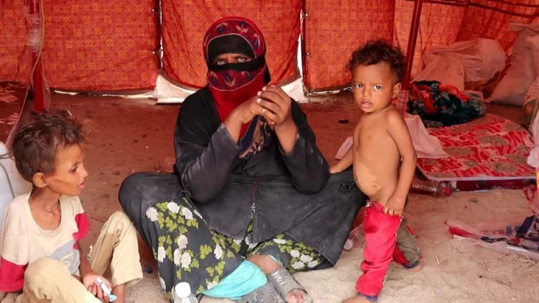 النزوح في اليمن.. تشريد 85 ألف مدني جراء هجمات الحوثيين النزوح في اليمن.. تشريد 85 ألف مدني جراء هجمات الحوثيين