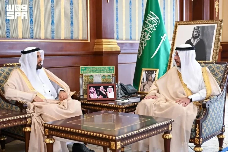 نائب أمير المدينة يبحث تطوير القطاع الوقفي بالمنطقة نائب أمير المدينة يبحث تطوير القطاع الوقفي بالمنطقة