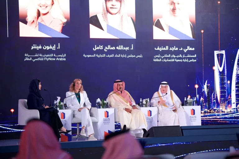 عبد الله كامل: الأمن والاستثمار ركيزتان لنمو اقتصاد المملكة عبد الله كامل: الأمن والاستثمار ركيزتان لنمو اقتصاد المملكة
