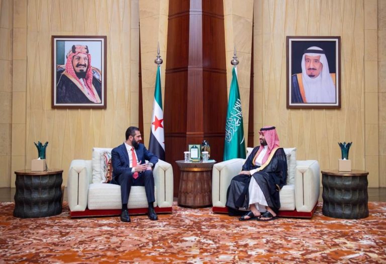 محمد بن سلمان والرئيس السوري يستعرضان العلاقات بالرياض