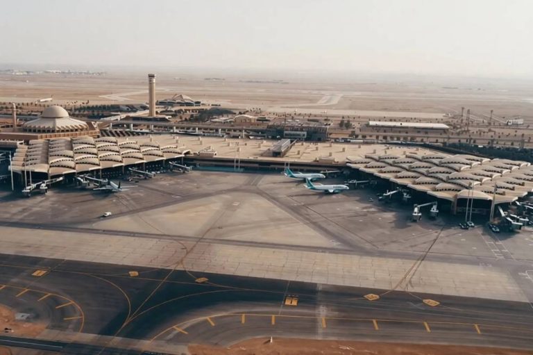إدانات دولية واسعة بعد استهداف مطار الرياض الصاروخي إدانات دولية واسعة بعد استهداف مطار الرياض الصاروخي