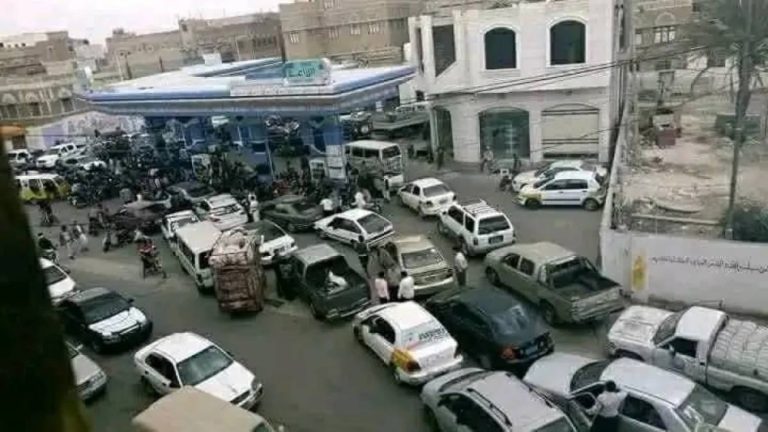 تحويل المشتقات النفطية باليمن يدر 3 مليارات دولار للحوثيين تحويل المشتقات النفطية باليمن يدر 3 مليارات دولار للحوثيين