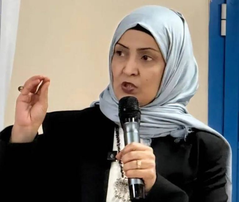 توجيه يمني بمنع استخدام مصطلح أسرى حرب لوصف الحوثيين توجيه يمني بمنع استخدام مصطلح أسرى حرب لوصف الحوثيين