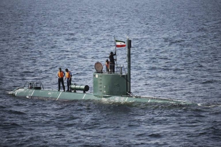 غواصات إيرانية لتهريب الأسلحة والمعدات للحوثيين غواصات إيرانية لتهريب الأسلحة والمعدات للحوثيين
