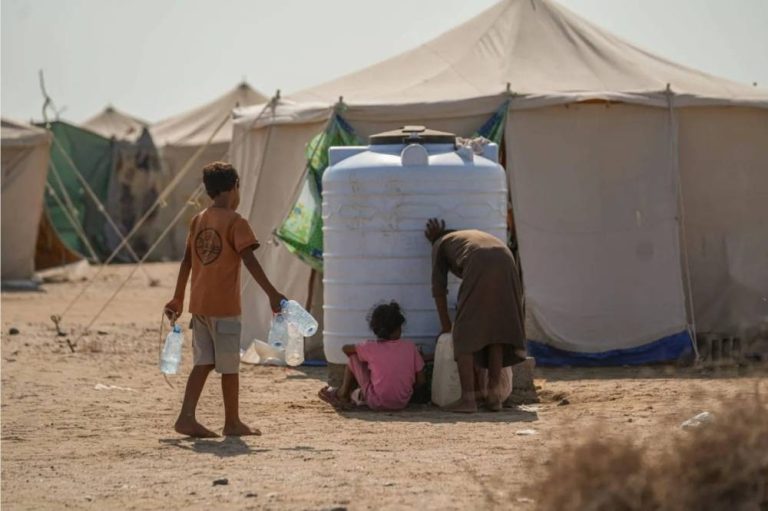 اتساع المواجهات العسكرية في اليمن وسقوط 378 قتيلاً وجريحاً اتساع المواجهات العسكرية في اليمن وسقوط 378 قتيلاً وجريحاً