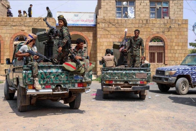 الحوثيون يلجأون إلى سحب عناصر الشرطة لتعويض خسائرهم الحوثيون يلجأون إلى سحب عناصر الشرطة لتعويض خسائرهم