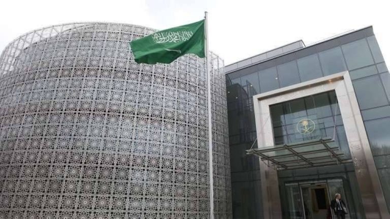 السفارة السعودية في فرنسا تكثف جهودها لتأمين المواطنين السفارة السعودية في فرنسا تكثف جهودها لتأمين المواطنين