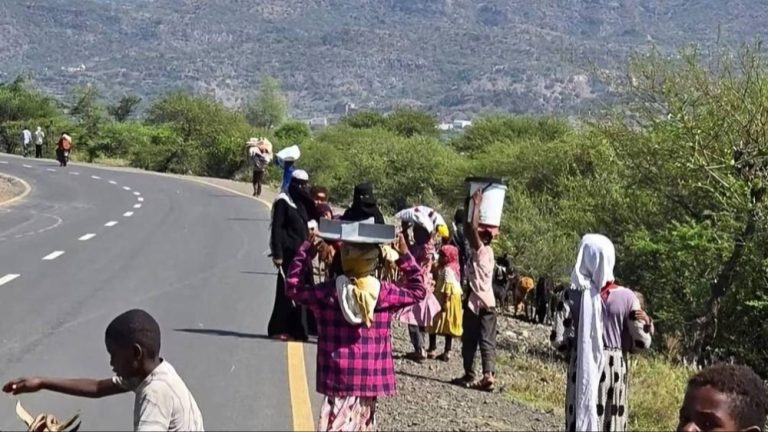 الأمم المتحدة تطالب الحوثيين بفتح ممرات آمنة إلى تعز الأمم المتحدة تطالب الحوثيين بفتح ممرات آمنة إلى تعز