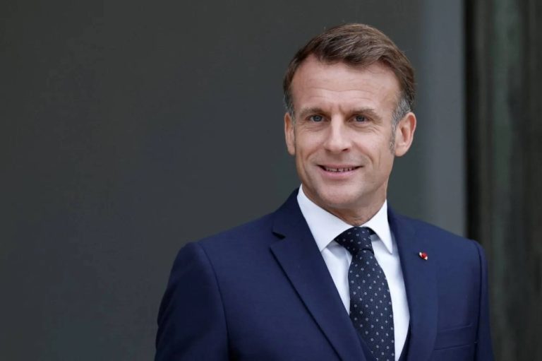الرئيس الفرنسي إيمانويل ماكرون يصل الرياض ضمن جولة خليجية الرئيس الفرنسي إيمانويل ماكرون يصل الرياض ضمن جولة خليجية