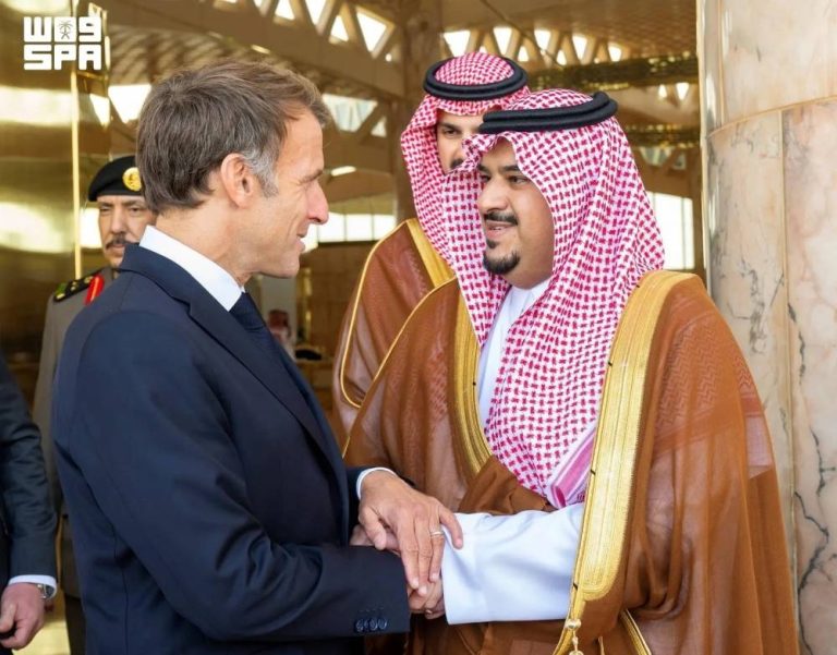 الرئيس الفرنسي إيمانويل ماكرون يصل إلى الرياض الرئيس الفرنسي إيمانويل ماكرون يصل إلى الرياض