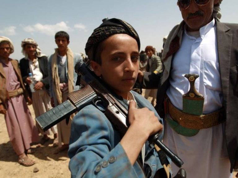 أمريكا تتهم الحوثيين بـ "تجنيد الأطفال" واختطافهم للجبهات
