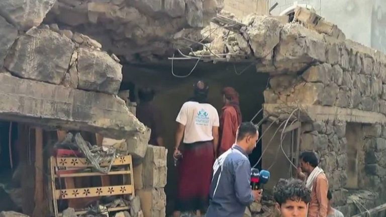 محافظة تعز تطالب بتحقيق عاجل في قذائف حوثية محظورة محافظة تعز تطالب بتحقيق عاجل في قذائف حوثية محظورة
