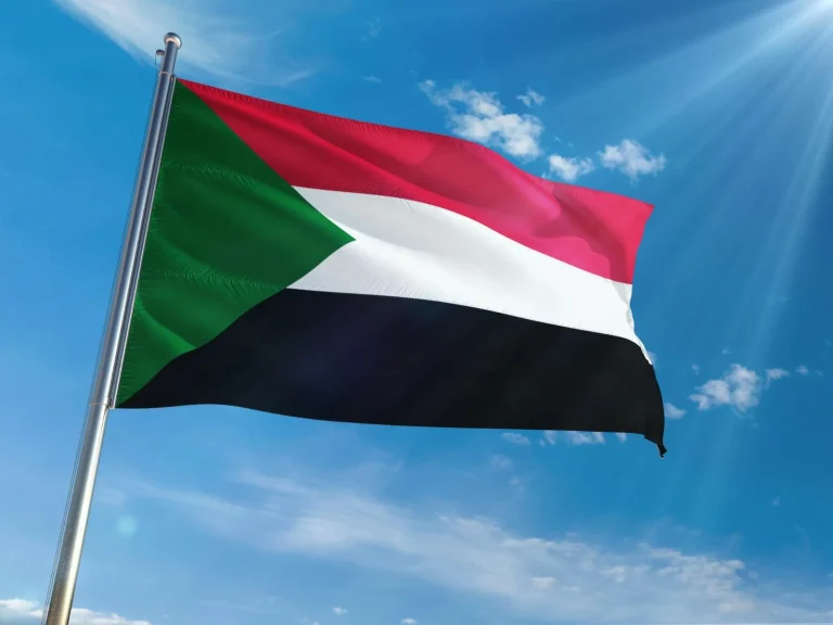 السودان يدين استهداف مطاري أبها والملك خالد الدولي