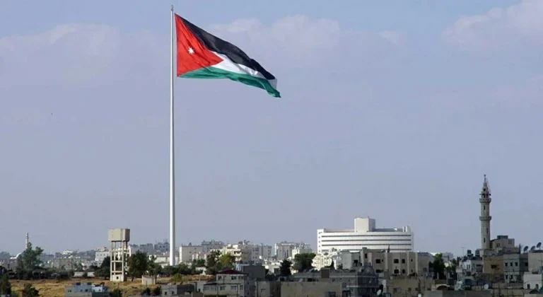 الأردن تدين استهداف مليشيا الحوثي مطار الملك خالد الدولي الأردن تدين استهداف مليشيا الحوثي مطار الملك خالد الدولي