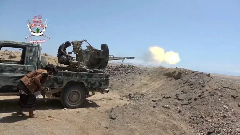 الجيش اليمني يقتل قيادياً حوثياً وينفذ ضربات بعدة جبهات