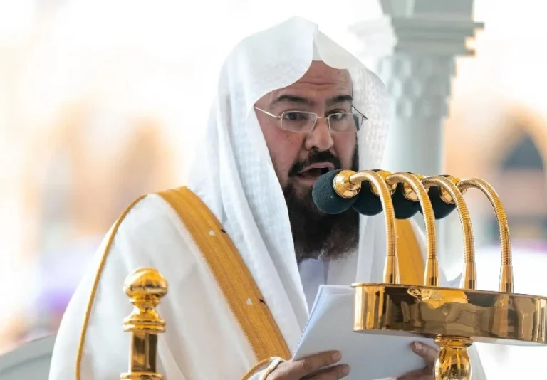 خطيبا الحرمين يحذران من الشائعات وسوء استخدام التقنية